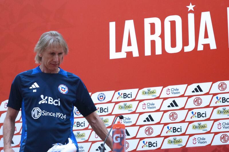 en conferencia de prensa de la Selección Chilena. Foto: Aton.