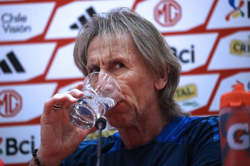 en conferencia de prensa de La Roja. (Foto: Aton)