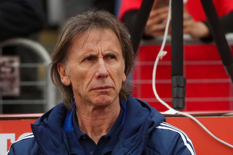 dirigiendo a la Selección Chilena.