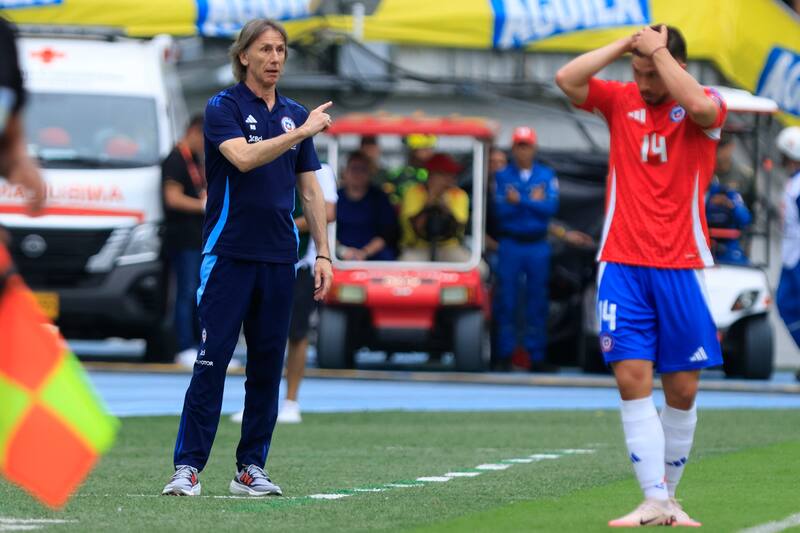 Ricardo Gareca no le encuentra el rumbo a La Roja. EFE