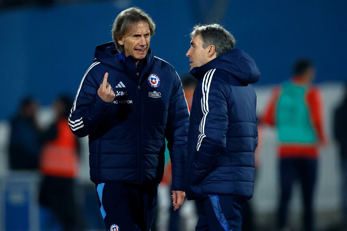 Ricardo Gareca se encuentra viajando junto al preparador físico de la Roja. (Foto: Aton)