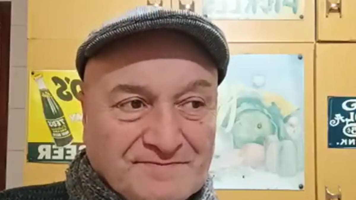 VIDEO | Ricardo Meruane es encarado en vivo en Talca: Sujeto paró su show