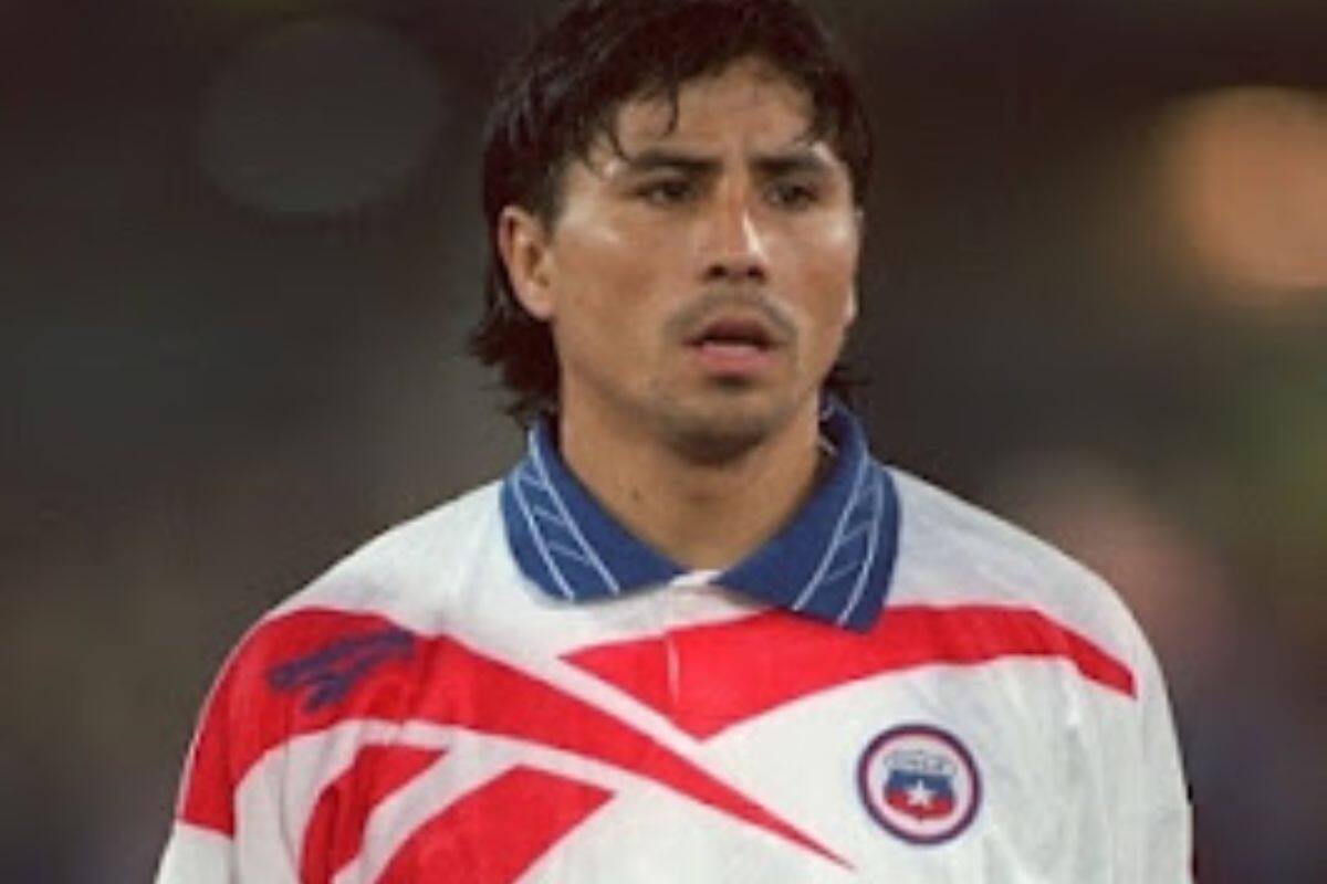 46 partidos y un gol con la camiseta de la Selección Chilena.