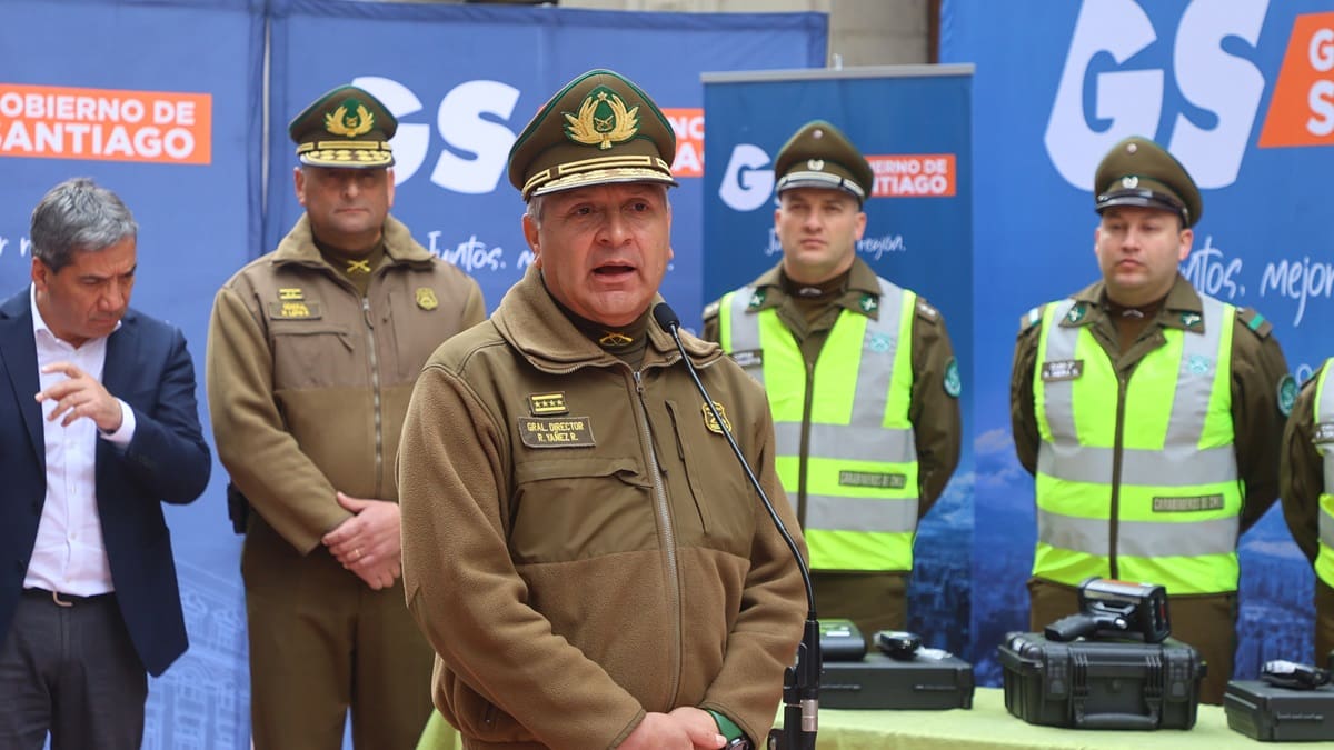 ¿Cuál es la razón por la que Ricardo Yáñez tendría que renunciar como general director de Carabineros?