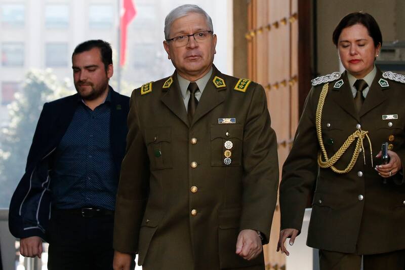 El general intentó aplazar la formalización para evitar su renuncia al cargo.