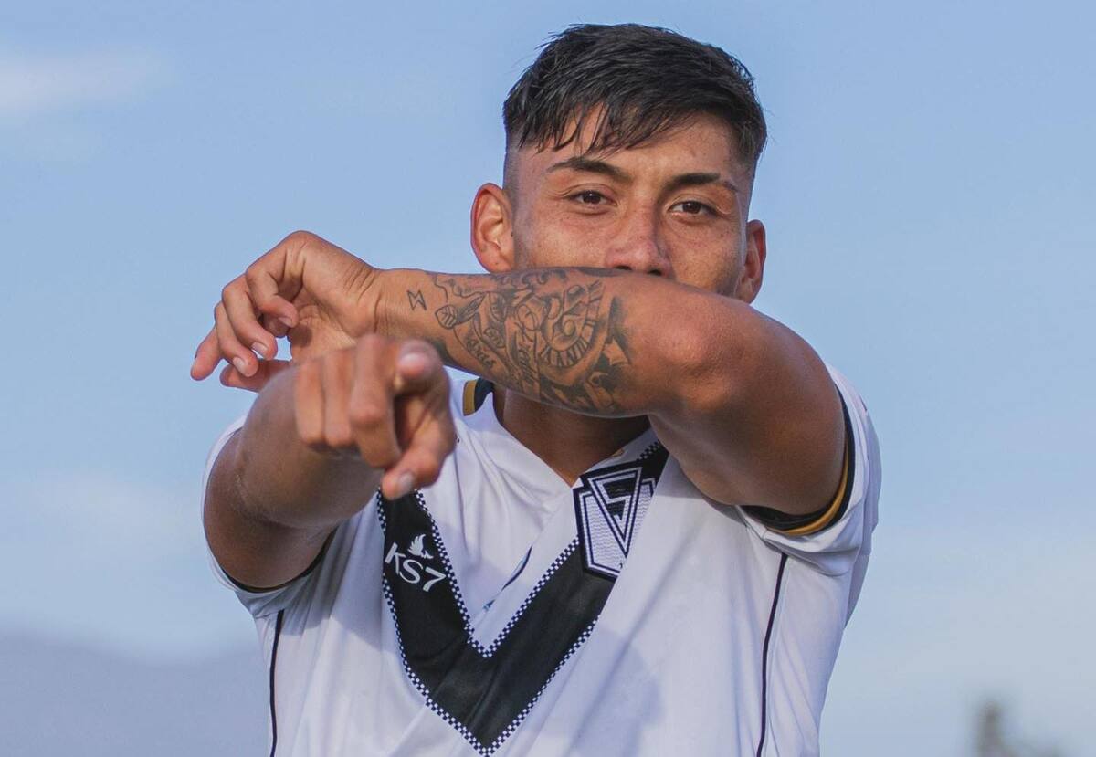 se despachó con un triplete.