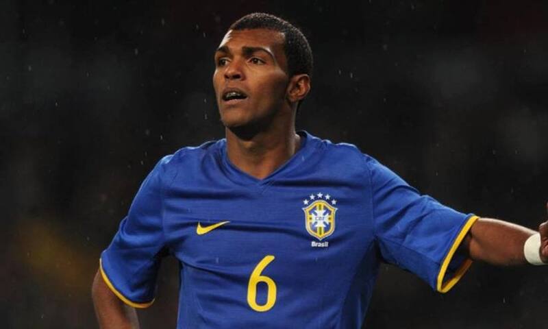 Richarlyson destacó el buen momento de Eduardo Vargas.