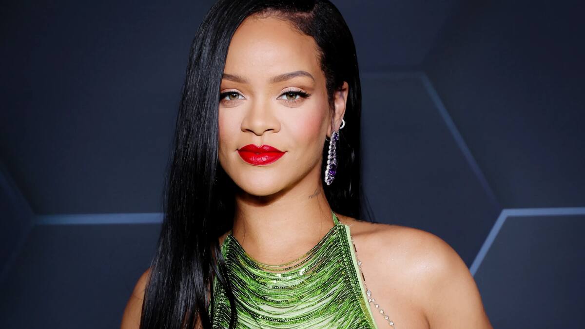Vestida de rojo: El increíble look de Rihanna en el Super Bowl 2023 tras cinco años alejada de los escenarios