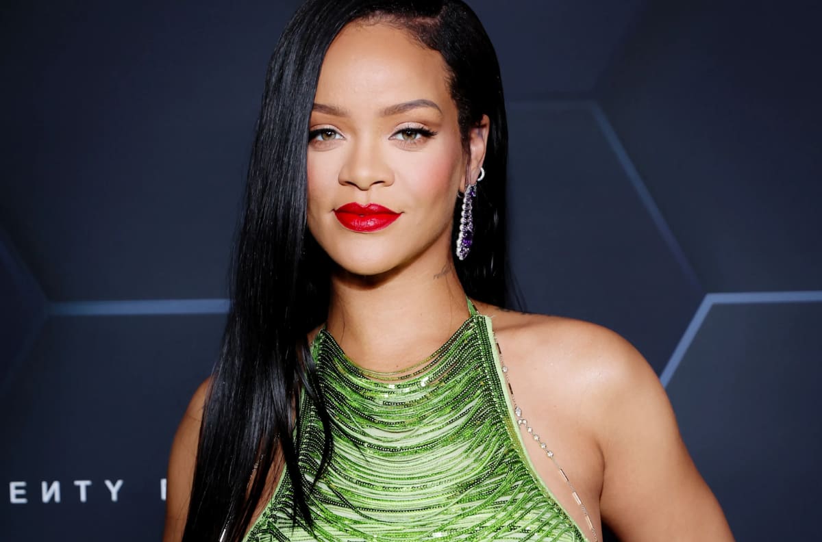 Vestida de rojo: El increíble look de Rihanna en el Super Bowl 2023 tras cinco años alejada de los escenarios