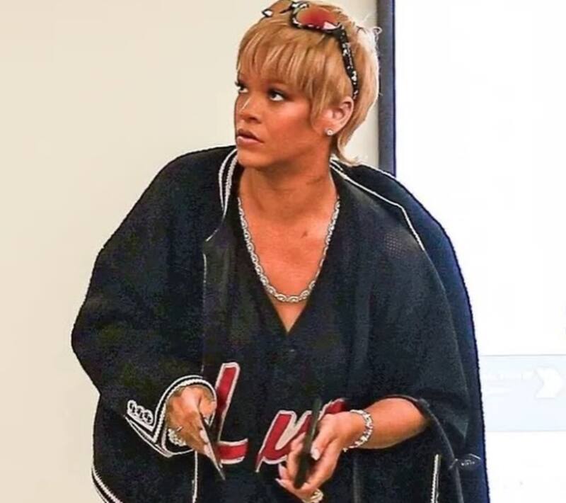 Rihanna fotografiada en California. Créditos: Instagram