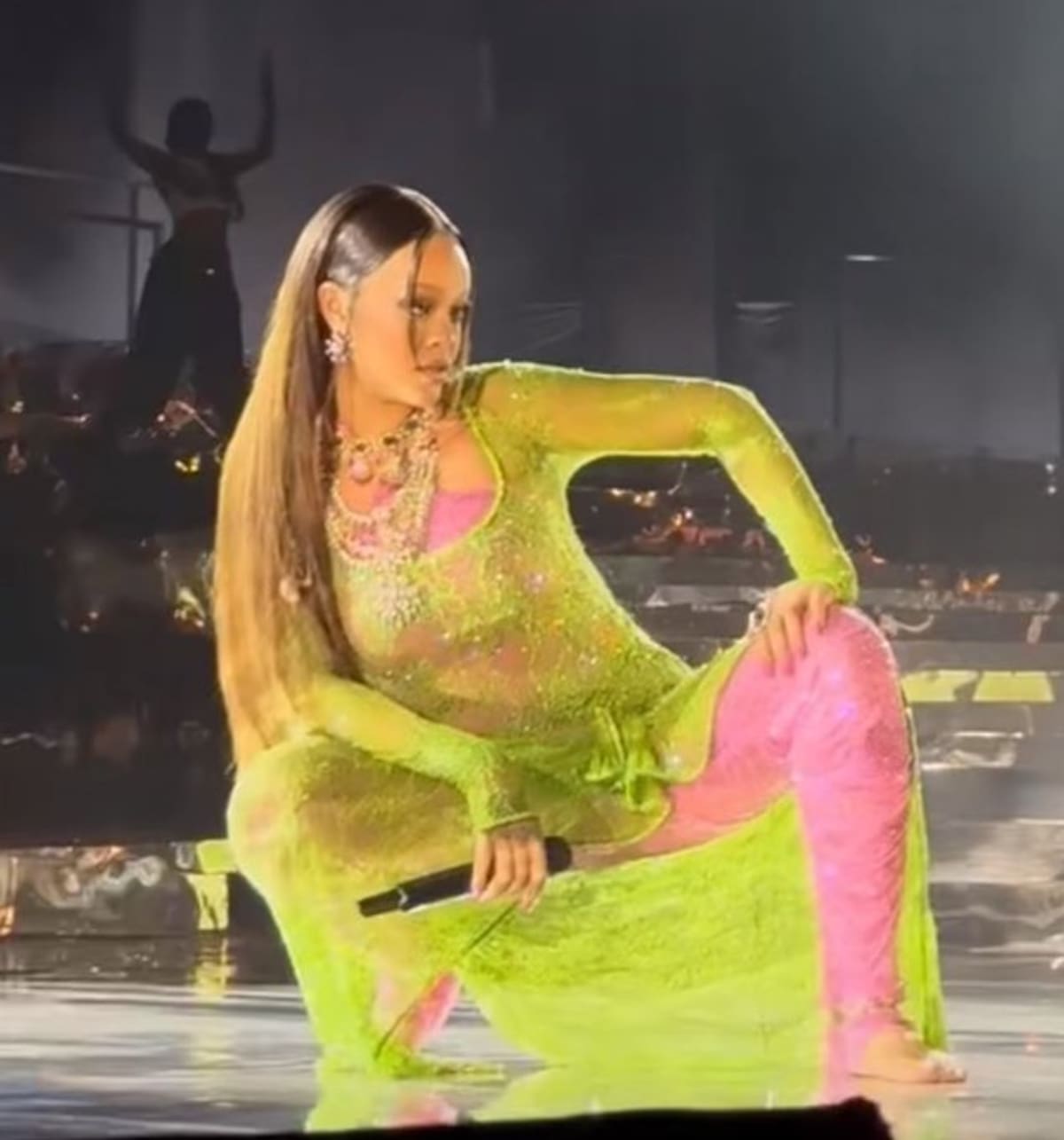 El look de Rihanna en el concierto privado.
