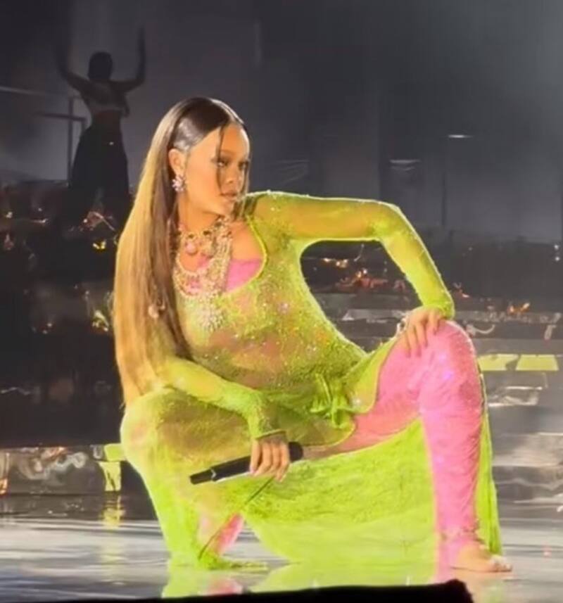 El look de Rihanna en el concierto privado.