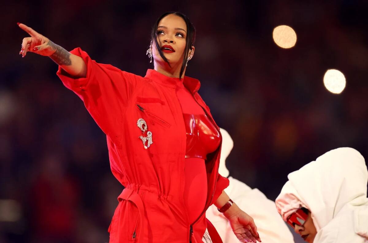 Revisa la espectacular presentación de Rihanna en el Super Bowl 2023