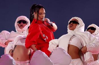 Super Bowl 2023: Rihanna dejó con las dudas a sus fanáticos sobre un posible nuevo embarazo