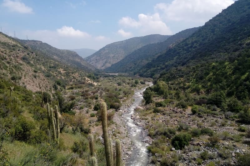 Su entorno es desértico y ofrece fauna propia del lugar, como zorros culpeos, degus, chinchillas, entre otros. Foto: Google Maps.