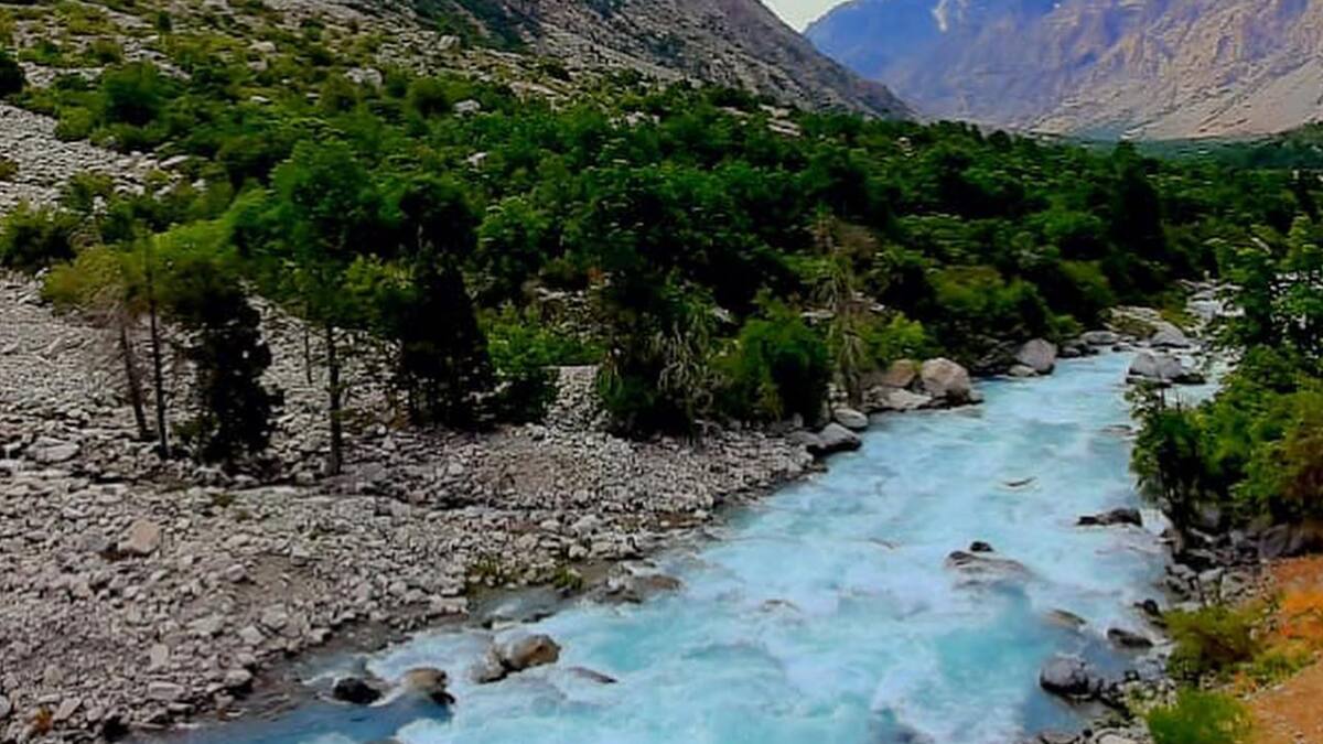 Con aguas turquesas y paisajes espectaculares: Este río de la Región de O’Higgins es perfecto para visitar