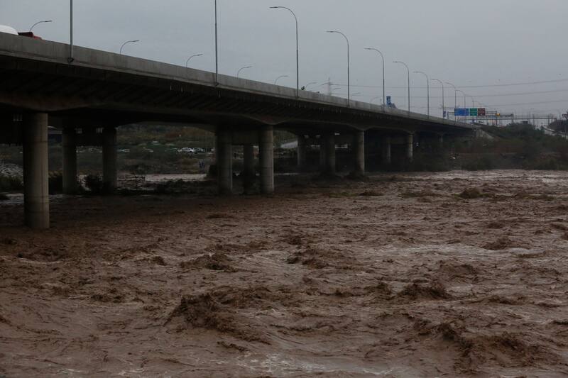 El Río Maipo se desbordó debido a las intensas lluvias.