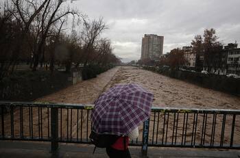 VIDEOS | Lluvia en Chile: Sistema frontal y crecida de ríos afectan a gran parte del país