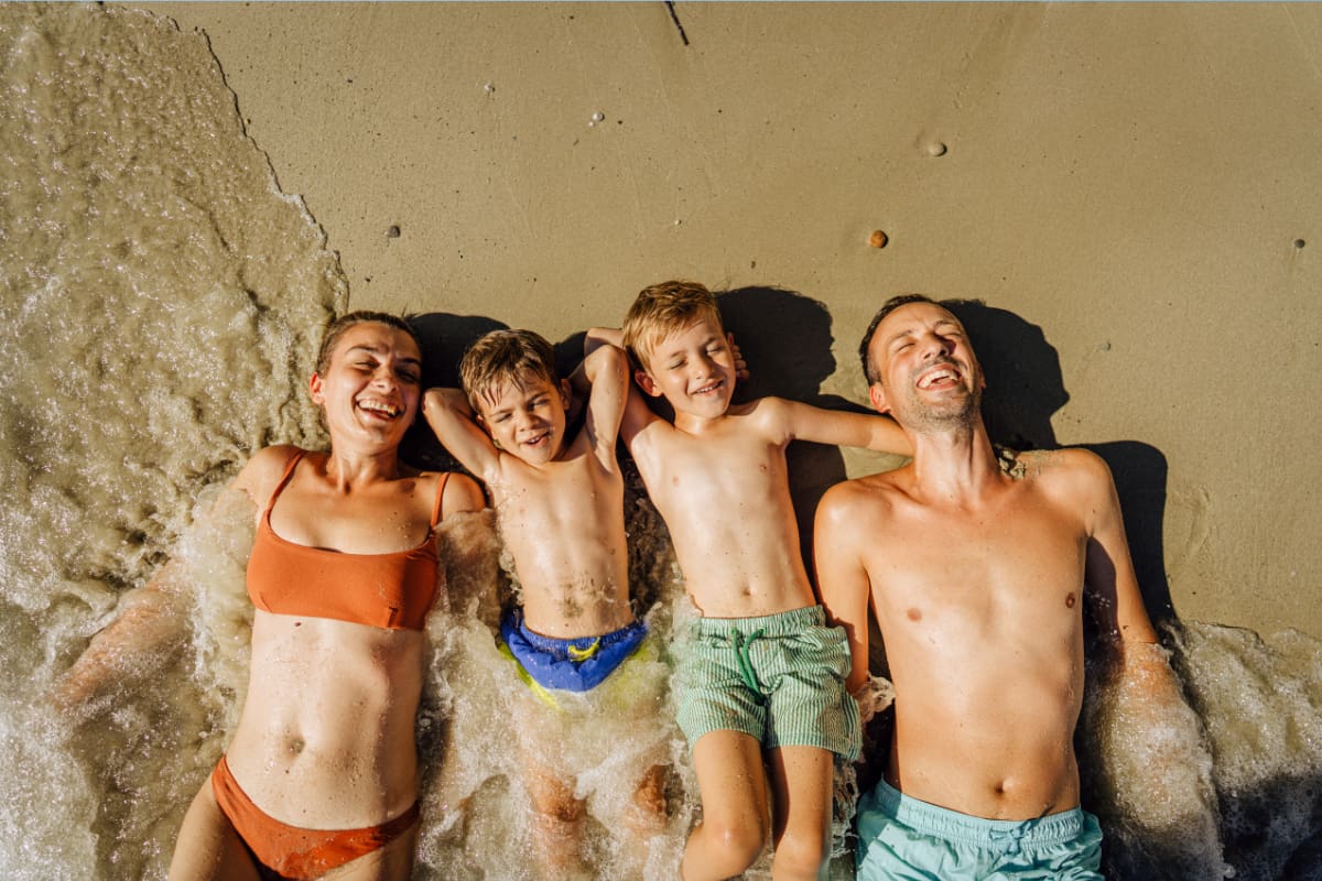 Los mejores trajes de baño para disfrutar el verano en familia, con calidad, estilo y grandes descuentos.