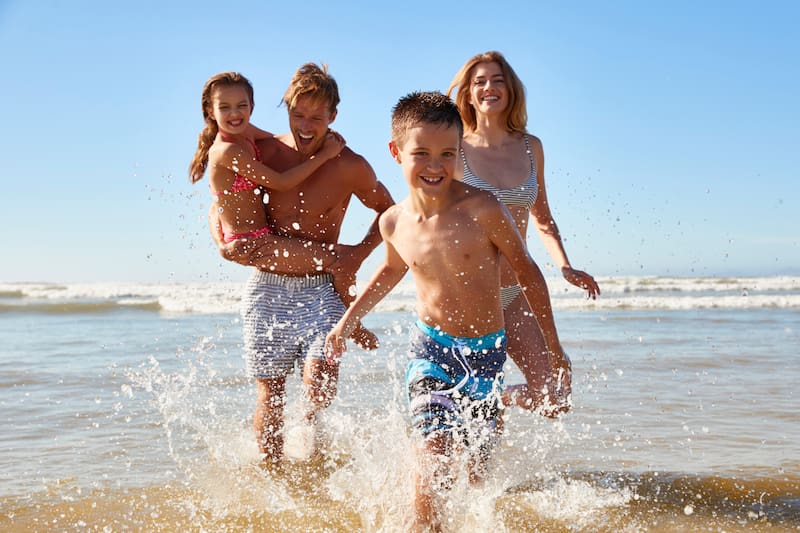 Encuentra trajes de baño para toda la familia con grandes descuentos y prepárate para disfrutar del verano con estilo y comodidad