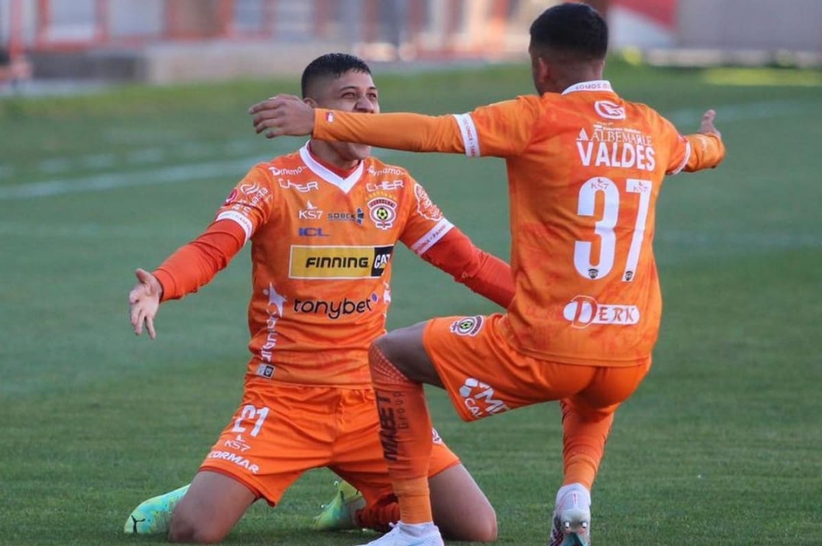 El futbolista seguirá entrenando junto al plantel de Cobreloa en 2026.