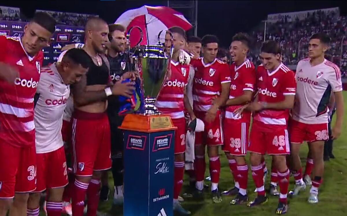 El curioso trofeo que le ganó River Plate a la U (Foto: ESPN)