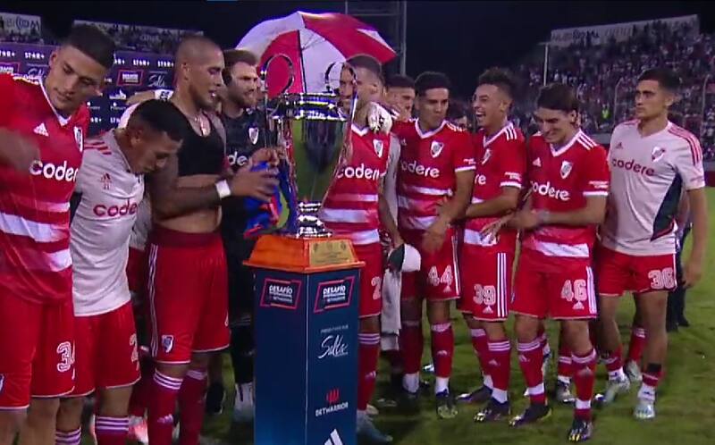 El curioso trofeo que le ganó River Plate a la U (Foto: ESPN)