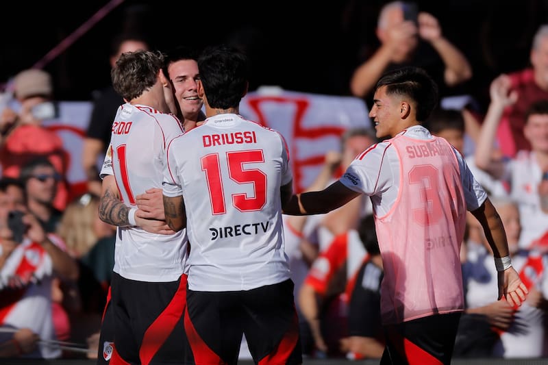 recibe a Barracas Central por los octavos de final de la Liga Profesional Argentina.