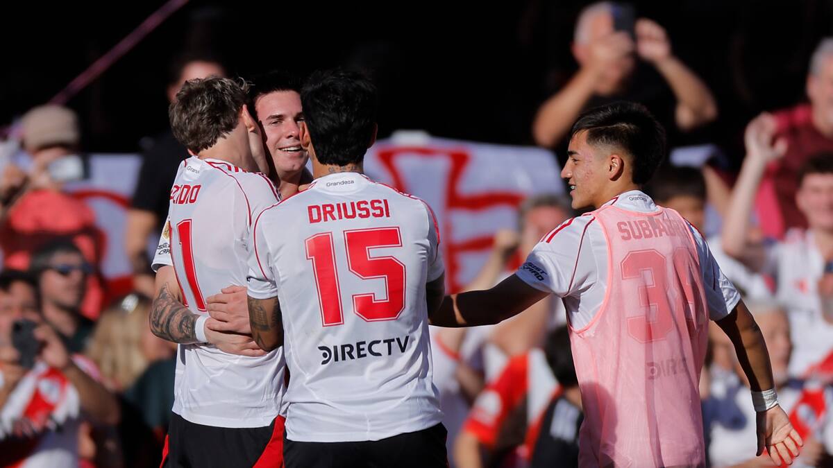 Superclásico: Mastantuono abrió la cuenta para River con este golazo de tiro libre al ángulo