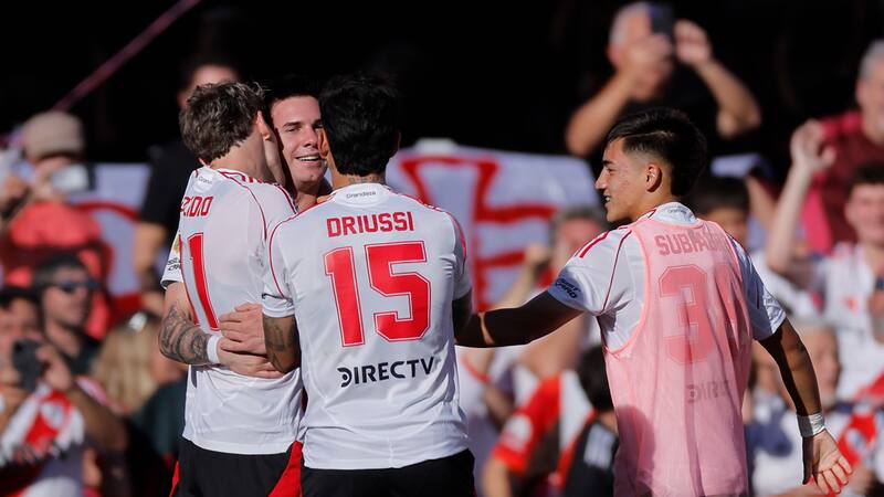 Superclásico: Mastantuono abrió la cuenta para River con este golazo de tiro libre al ángulo