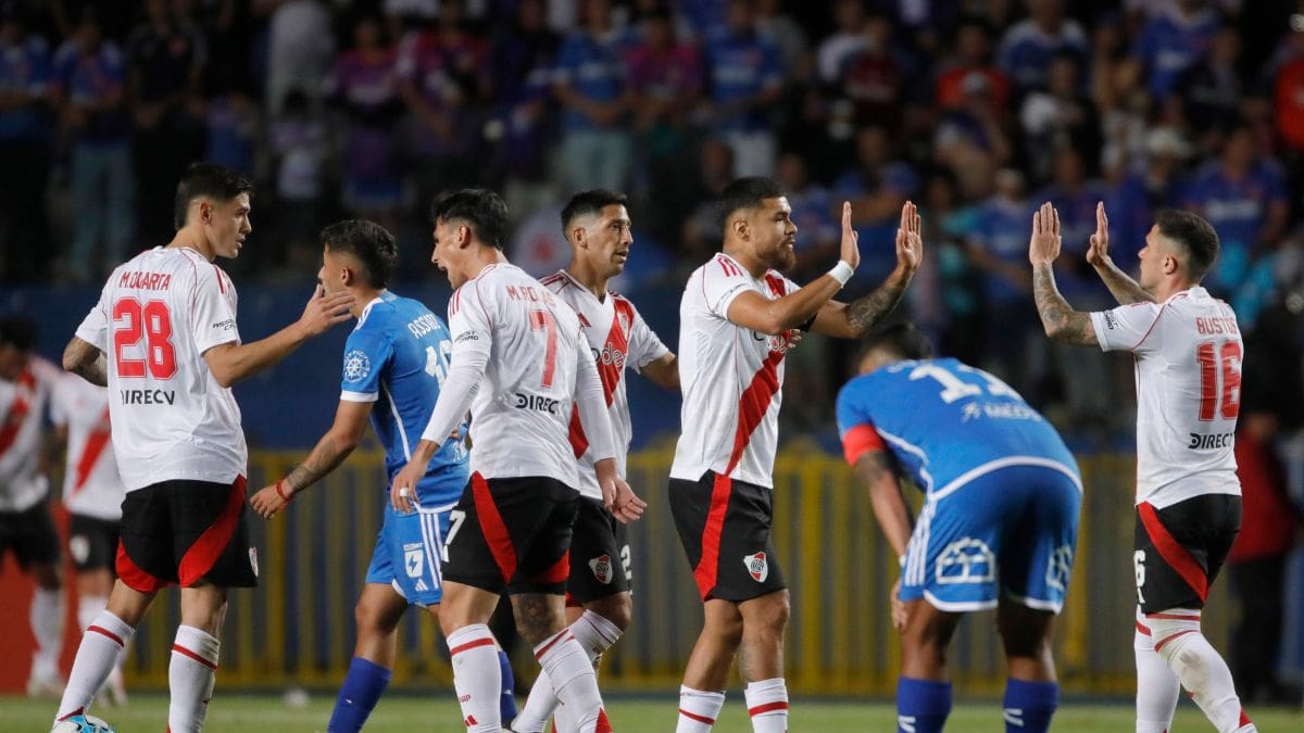 Con dos chilenos: la lista negra de River Plate que puede darles refuerzos a Colo Colo, la U y la UC