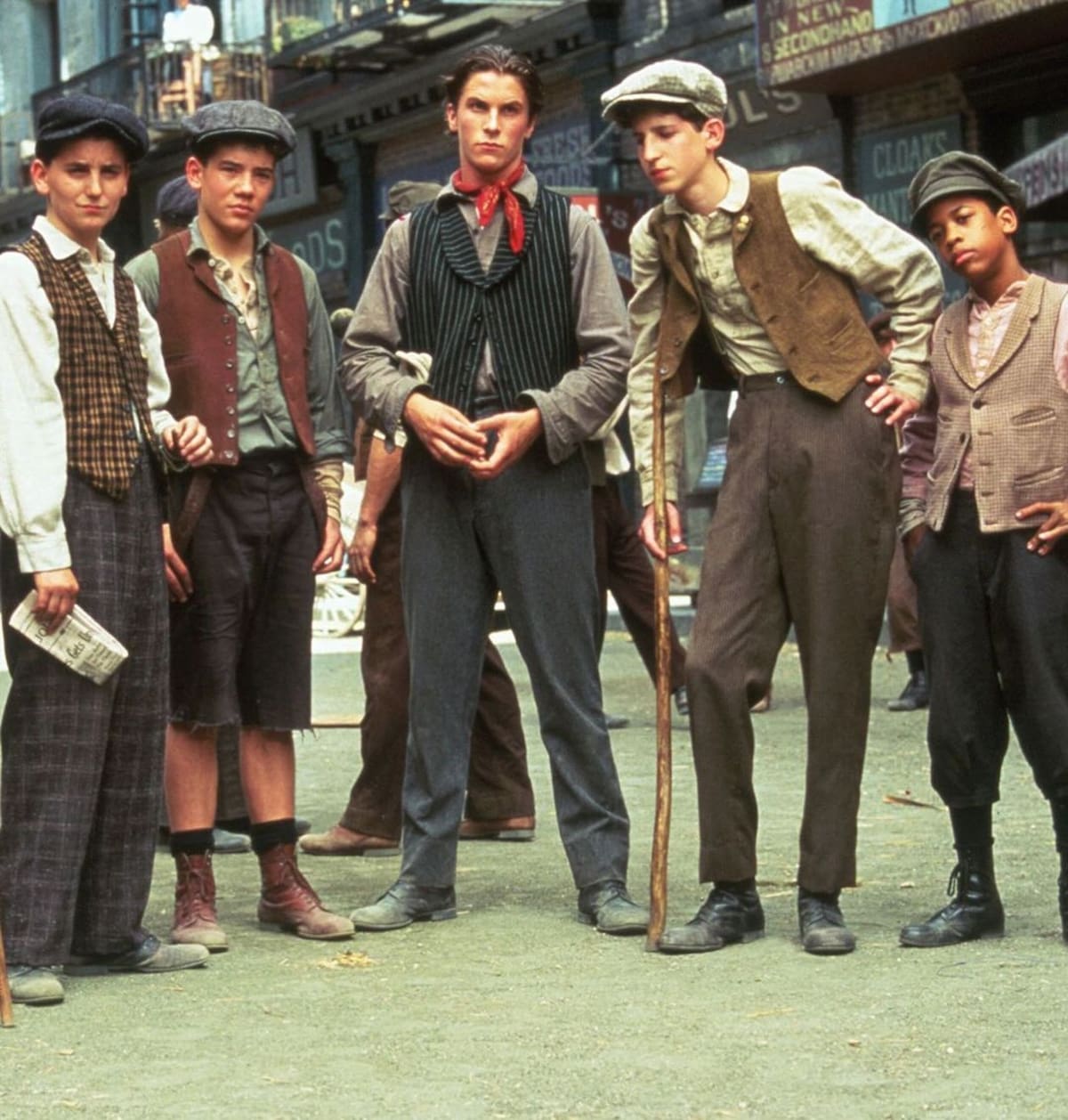 Rob Kardashian como Christian Bale en la película "Newsies"
