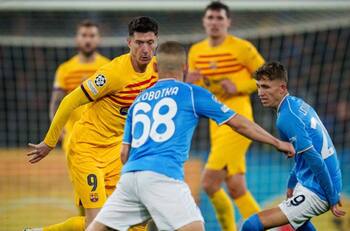 Barcelona se llevó un botín de oro desde Italia: le empató al Napoli con gol de Robert Lewandowski