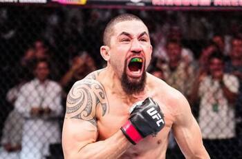 VIDEO | El brutal nocaut de Robert Whittaker para vencer a Ikram Aliskerov en la UFC Fight Night