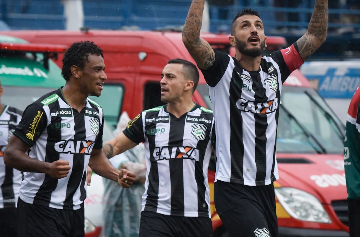 “Llegué a Brasil y el primer día barristas nos amenazaron de muerte en el camarín; en Chile nunca viví algo así”