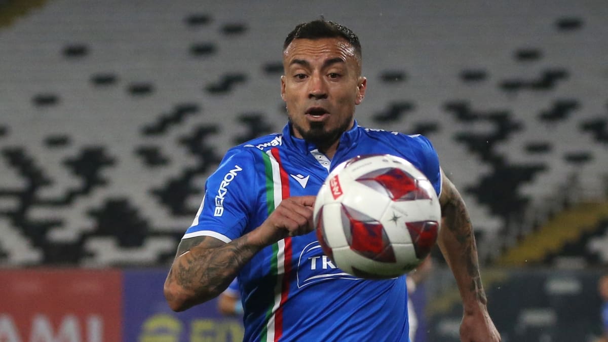 “No fue fácil entrar en Colo Colo, me miraban como a un cualquiera; después con mi nivel me gané al camarín”