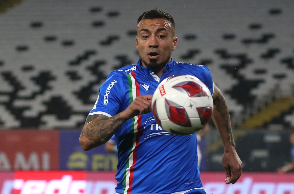 “No fue fácil entrar en Colo Colo, me miraban como a un cualquiera; después con mi nivel me gané al camarín”