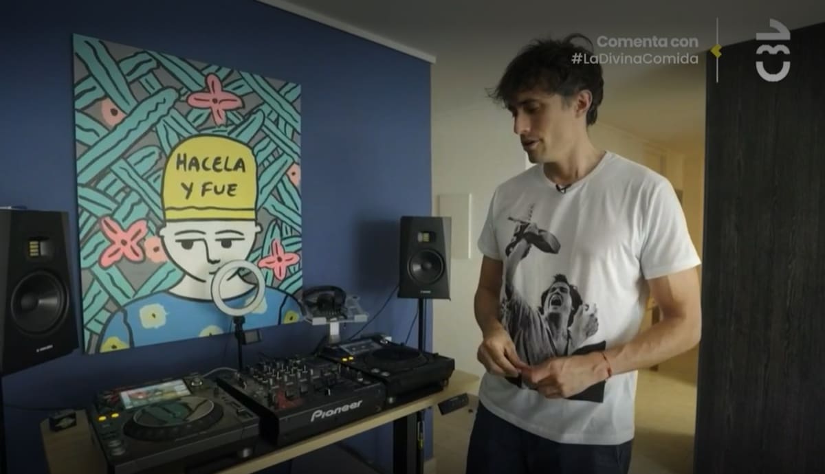 El mezclador de Roberto Cox. Créditos: Pantallazo CHV