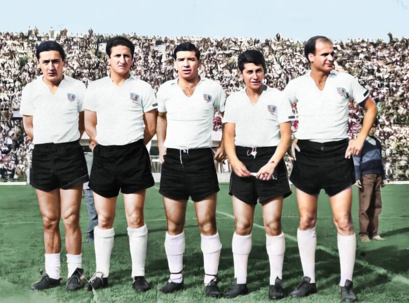 Campeonato Nacional 1964. Ataque de Colo Colo, de izq. a der.: Mario Moreno, Walter Jiménez, Luis Hernán Álvarez, Francisco Valdés y el brasileño Roberto Frojuelo.
