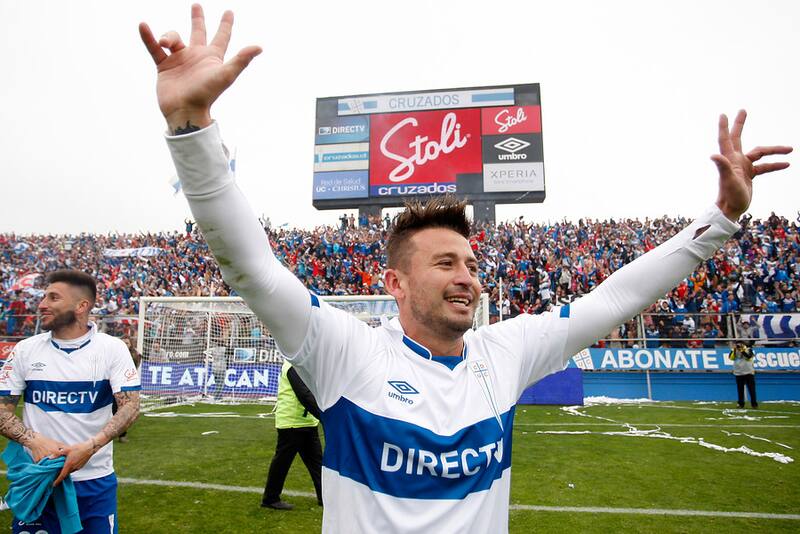 Roberto Gutiérrez tras darle la victoria agónicamente a la UC sobre Colo Colo en 2015: Foto: Aton.