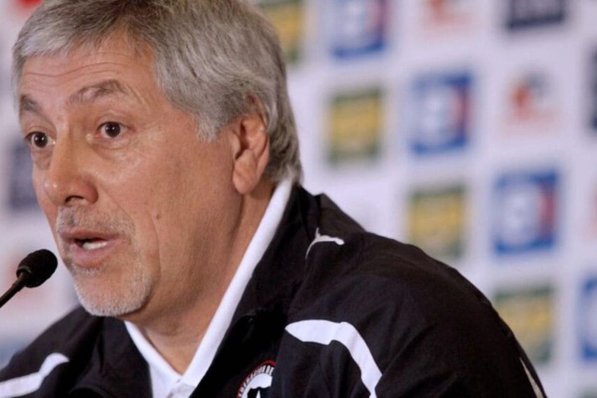 Cuando estaba en la Selección. Uno de los últimos trabajos como entrenador del DT en Chile.