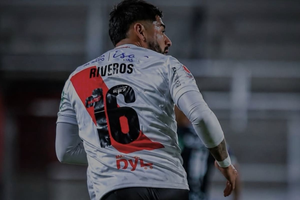 El delantero en Curicó Unido. Foto: @_.rr16 en Instagram.