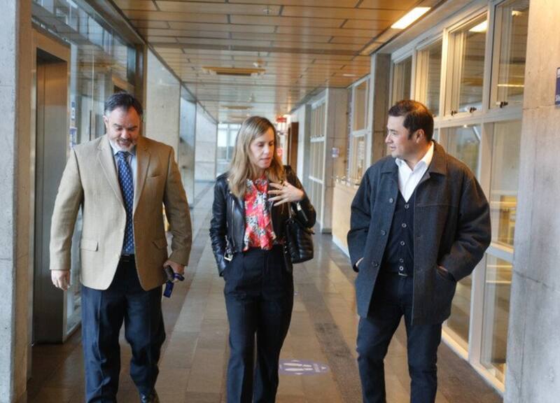 Roberto Saa y Diana Bolocco en el Centro de Justicia. Créditos: Agencia Uno.