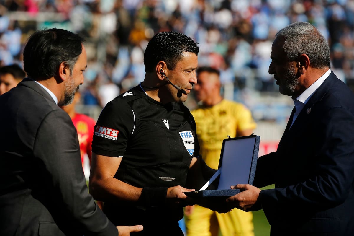 ¿Ultimátum para el jefe del arbitraje chileno?. Agencia Aton
