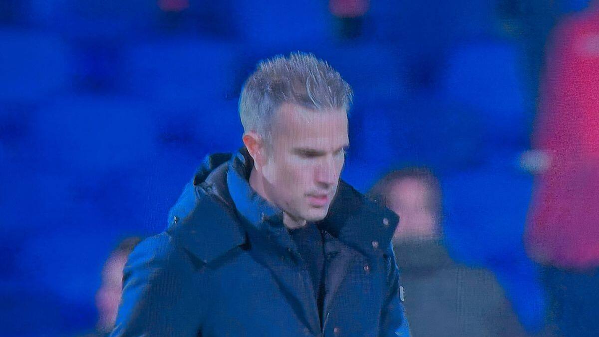 VIDEO | ¿Qué pasaría en Chile? Su equipo quedó eliminado y el DT fue a dar explicaciones cara a cara a los hinchas