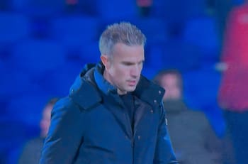 VIDEO | ¿Qué pasaría en Chile? Su equipo quedó eliminado y el DT fue a dar explicaciones cara a cara a los hinchas