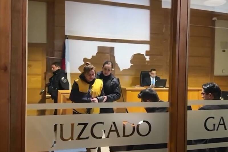 Paola Navarrete Riquelme fue formalizada este viernes por el delito de sustracción de menores en el Juzgado de Garantía de Temuco (Créditos: X).