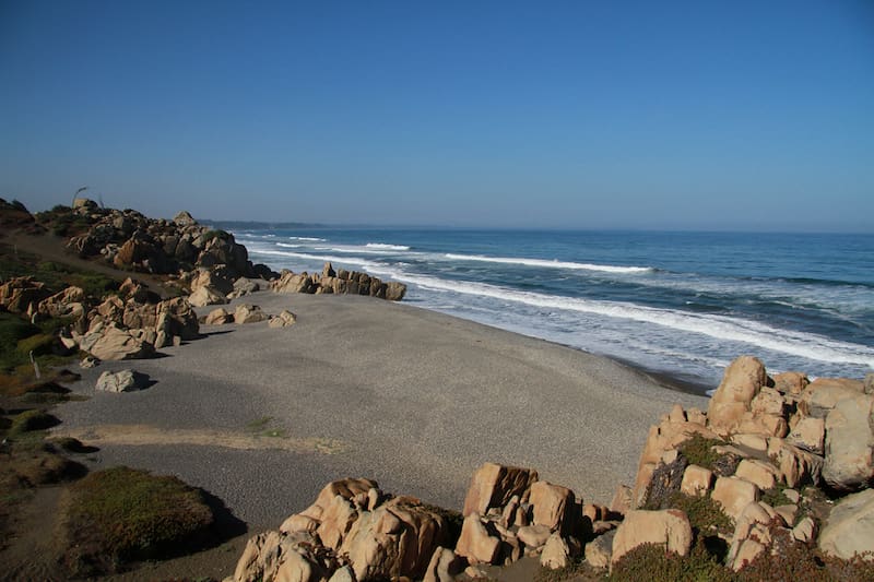 Si no puedes alejarte de Santiago, hay varias playas cerca en las que puedes disfrutar este verano.