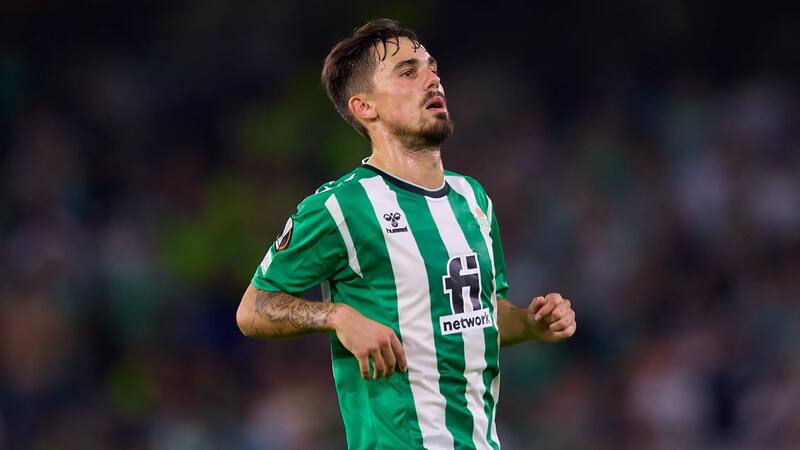 El futbolista español Rodri defendiendo la camiseta del Betis de Manuel Pellegrini.