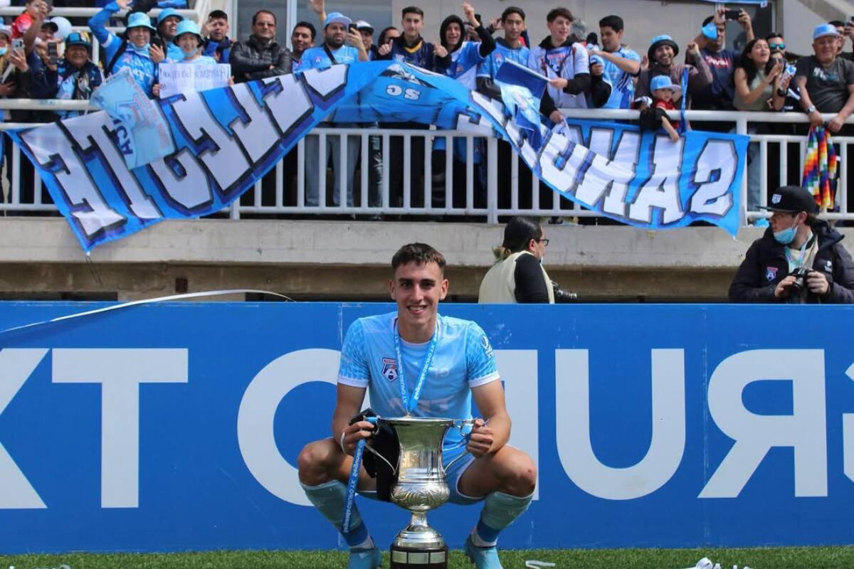 Durante su etapa en San Marcos de Arica. Fue campeón de la Segunda División en 2022. Foto: Instagram Rodrigo Auzmendi.